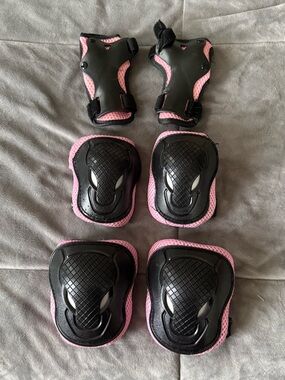 Children’s Knee, Elbow & Wrist Pads. Size S.